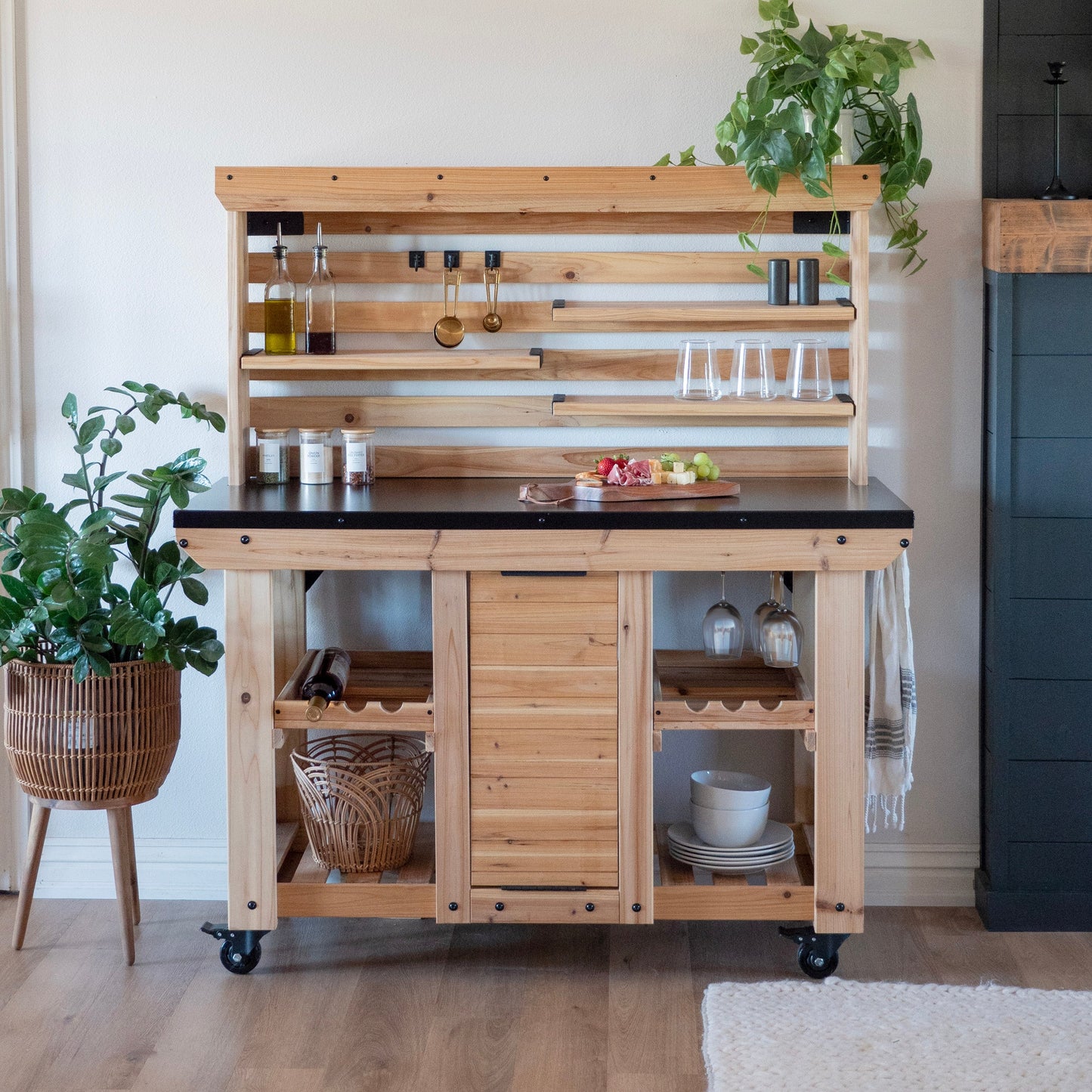 Hutch/Serving Station