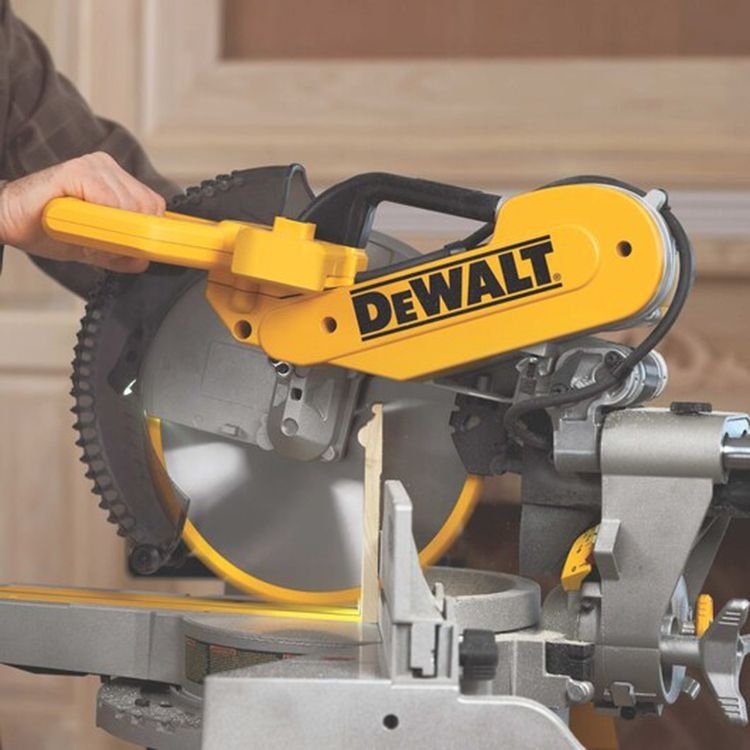 DeWalt DWS780 12 in Double Bevel Sliding Compound Miter Saw