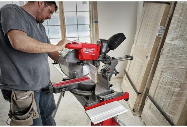 Milwaukee 18V Lithium-Ion Brushless Cordless 12 in. Dual Bevel Sliding Compound