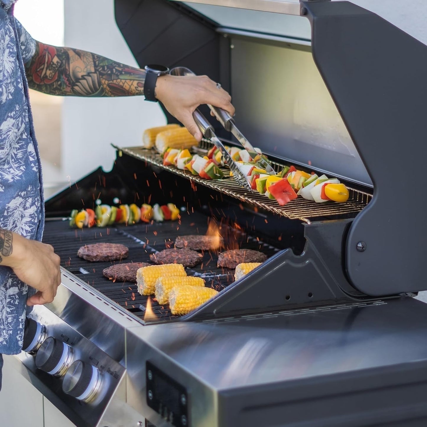 Monument Grills Eminence 405 |Tech Stainless Propane Gas Grill Eminence 405 & Cast Iron Cooking Plate