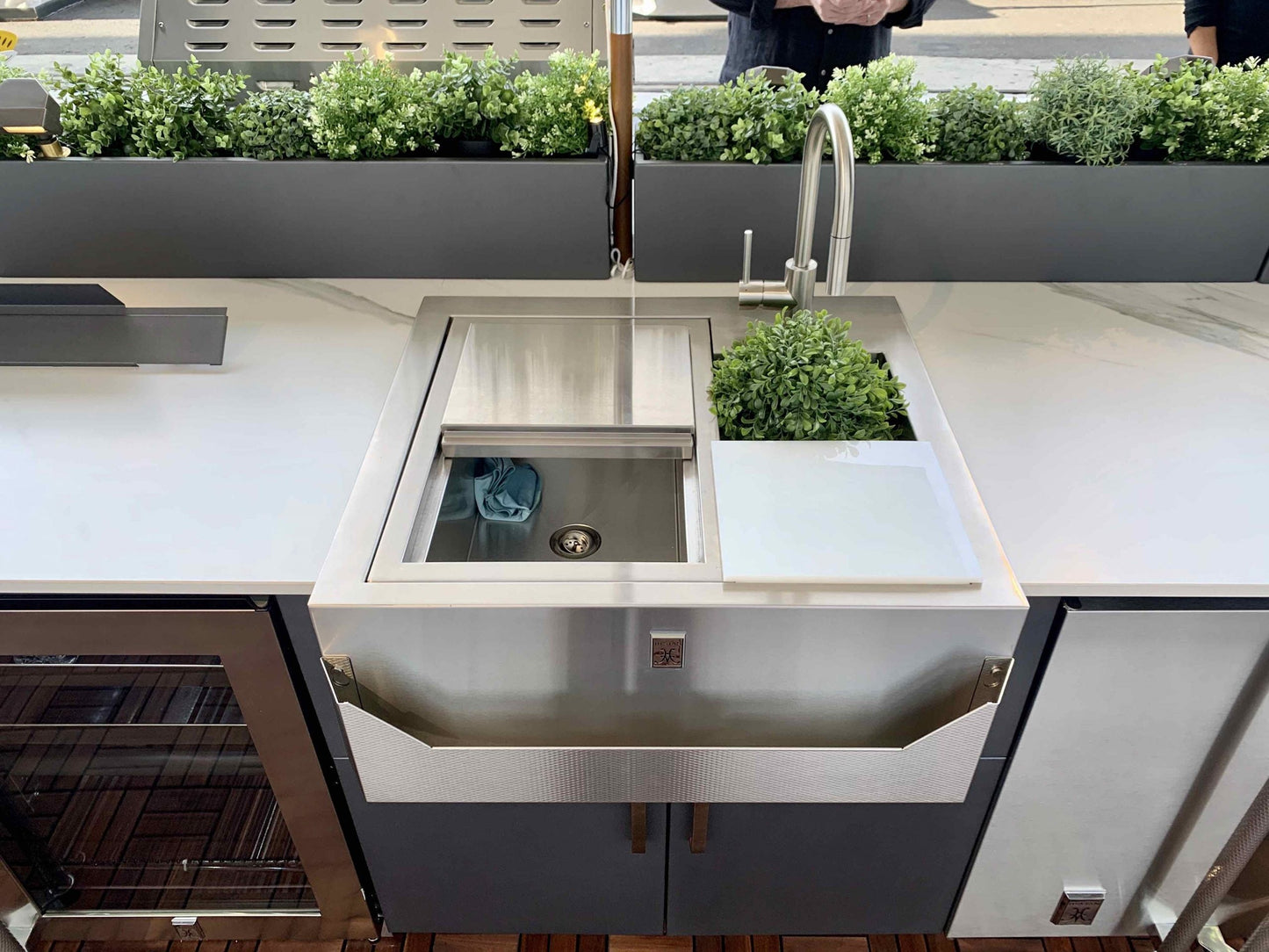 Hestan 30″ Outdoor Refreshment Center with High Shelf - GISHS30