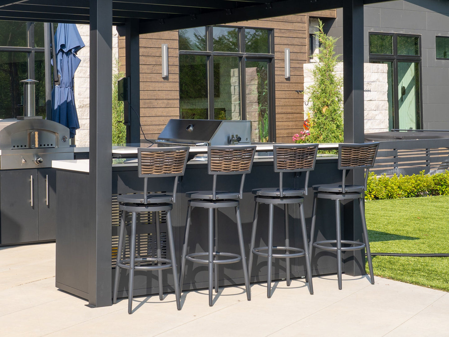 Edgemont Bay | U-Shape Outdoor Kitchen with Bar Seating, Grill & Griddle