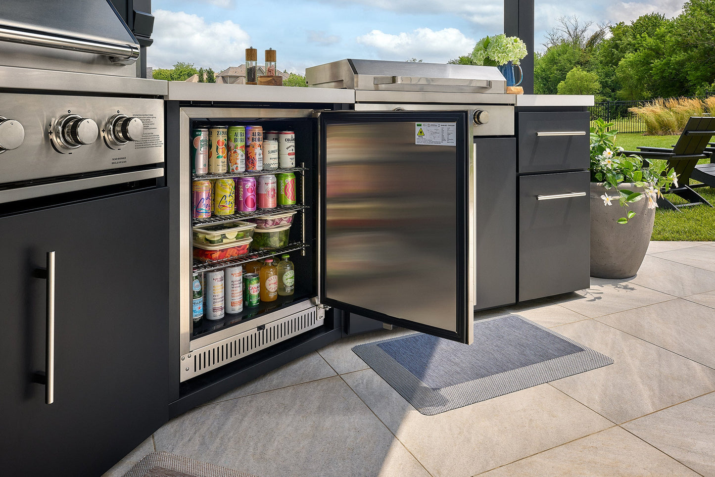 Edgemont Cove | Curved Outdoor Kitchen with Built-In Grill, Griddle & Pizza Oven