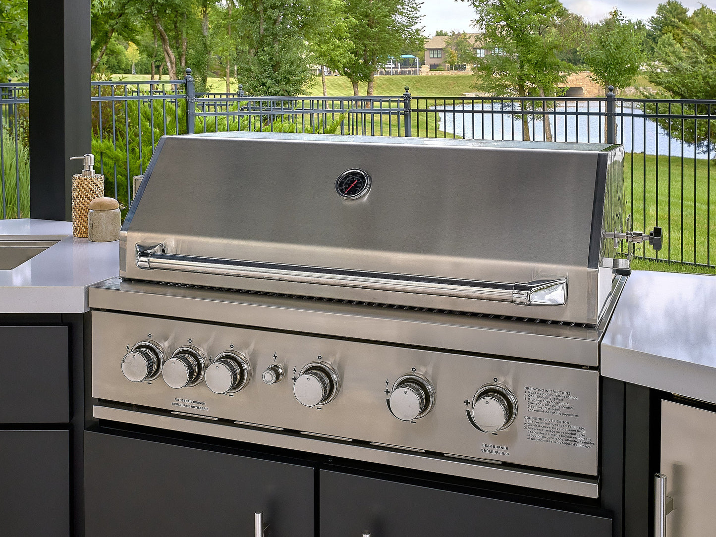 Edgemont Cove | Curved Outdoor Kitchen with Built-In Grill, Griddle & Pizza Oven