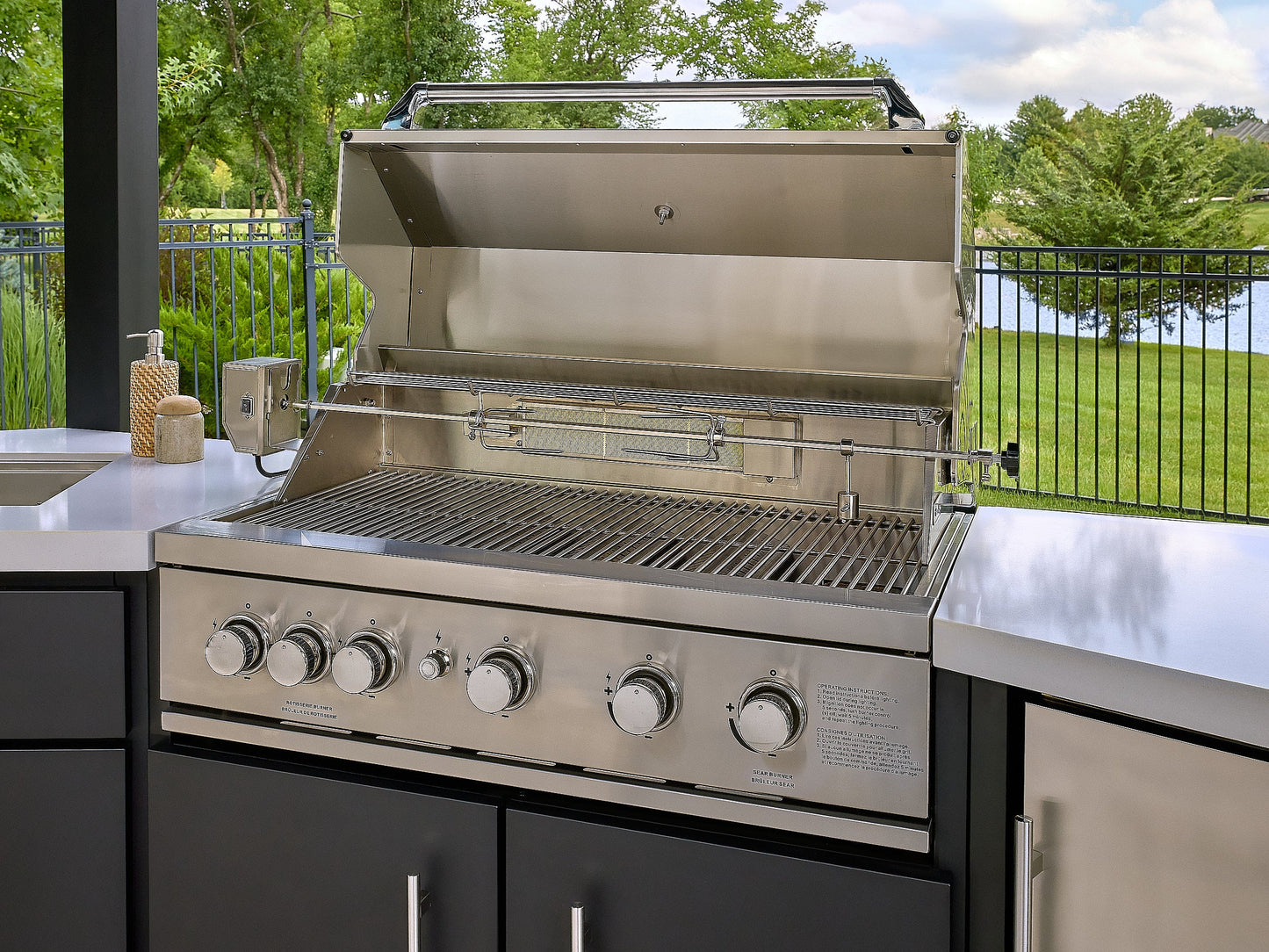 Edgemont Cove | Curved Outdoor Kitchen with Built-In Grill, Griddle & Pizza Oven