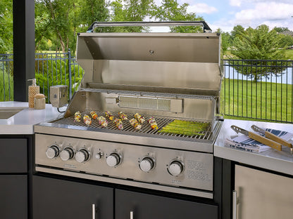 Edgemont Cove | Curved Outdoor Kitchen with Built-In Grill, Griddle & Pizza Oven