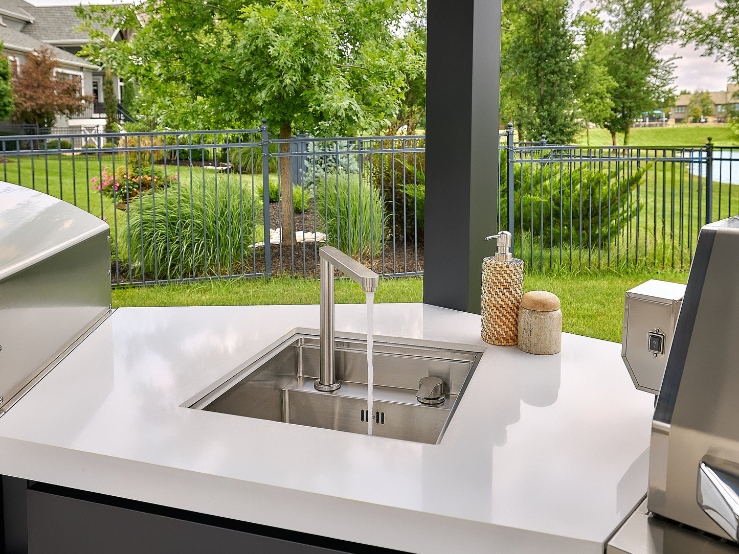 Edgemont Cove | Curved Outdoor Kitchen with Built-In Grill, Griddle & Pizza Oven