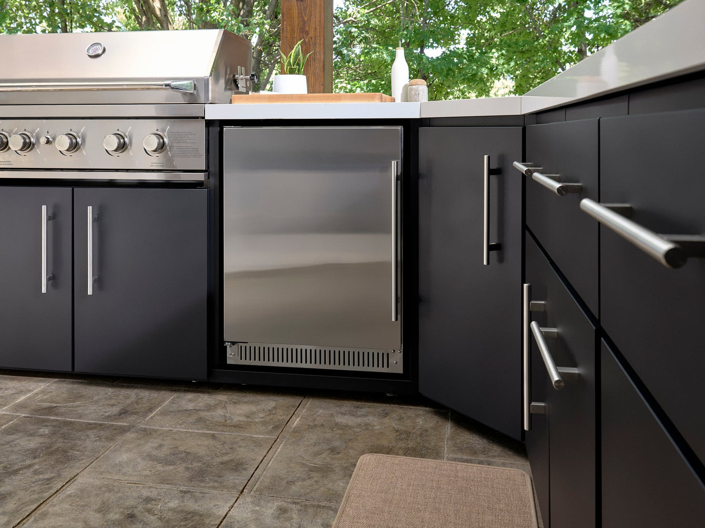 Emory | Corner Outdoor Kitchen Island with Bar Seating & Built-In Griddle – Left