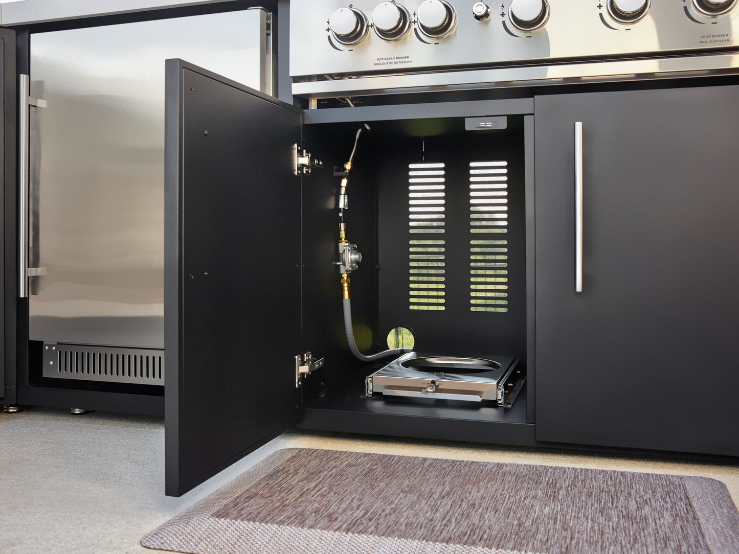 Emory | Corner Outdoor Kitchen Island with Built-In Griddle & Pizza Oven