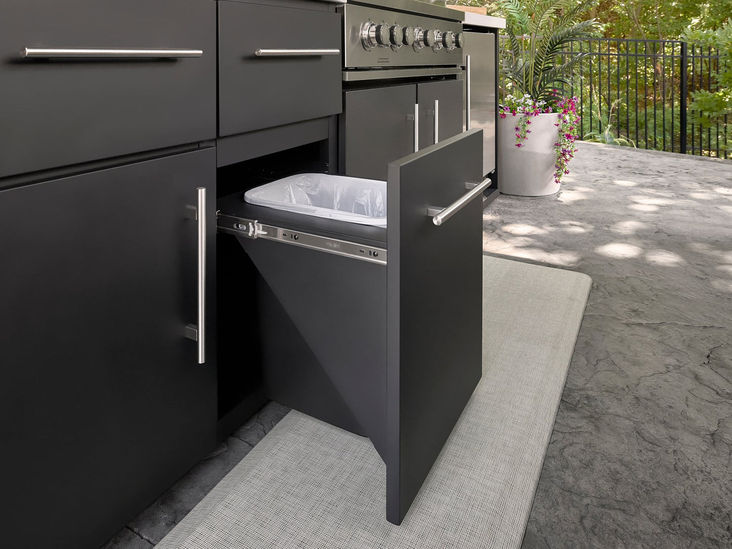 Lancaster | Galley Outdoor Kitchen with Built-In Griddle & Pizza Oven