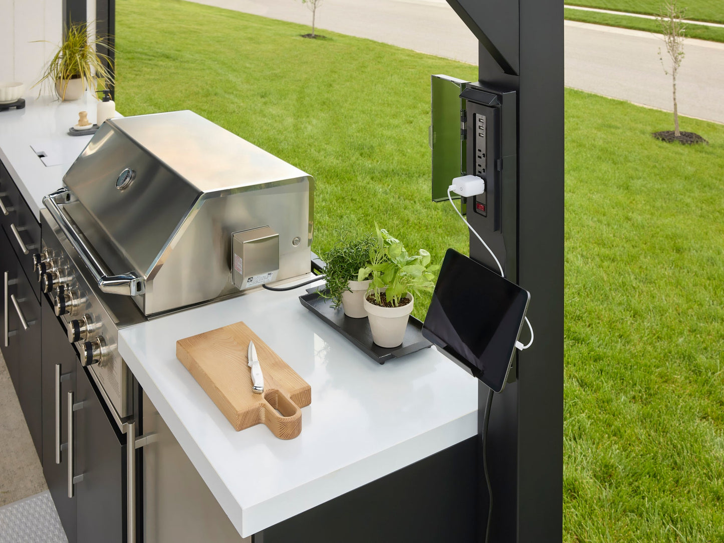 Lancaster | Covered Linear Outdoor Kitchen with Built-In Griddle