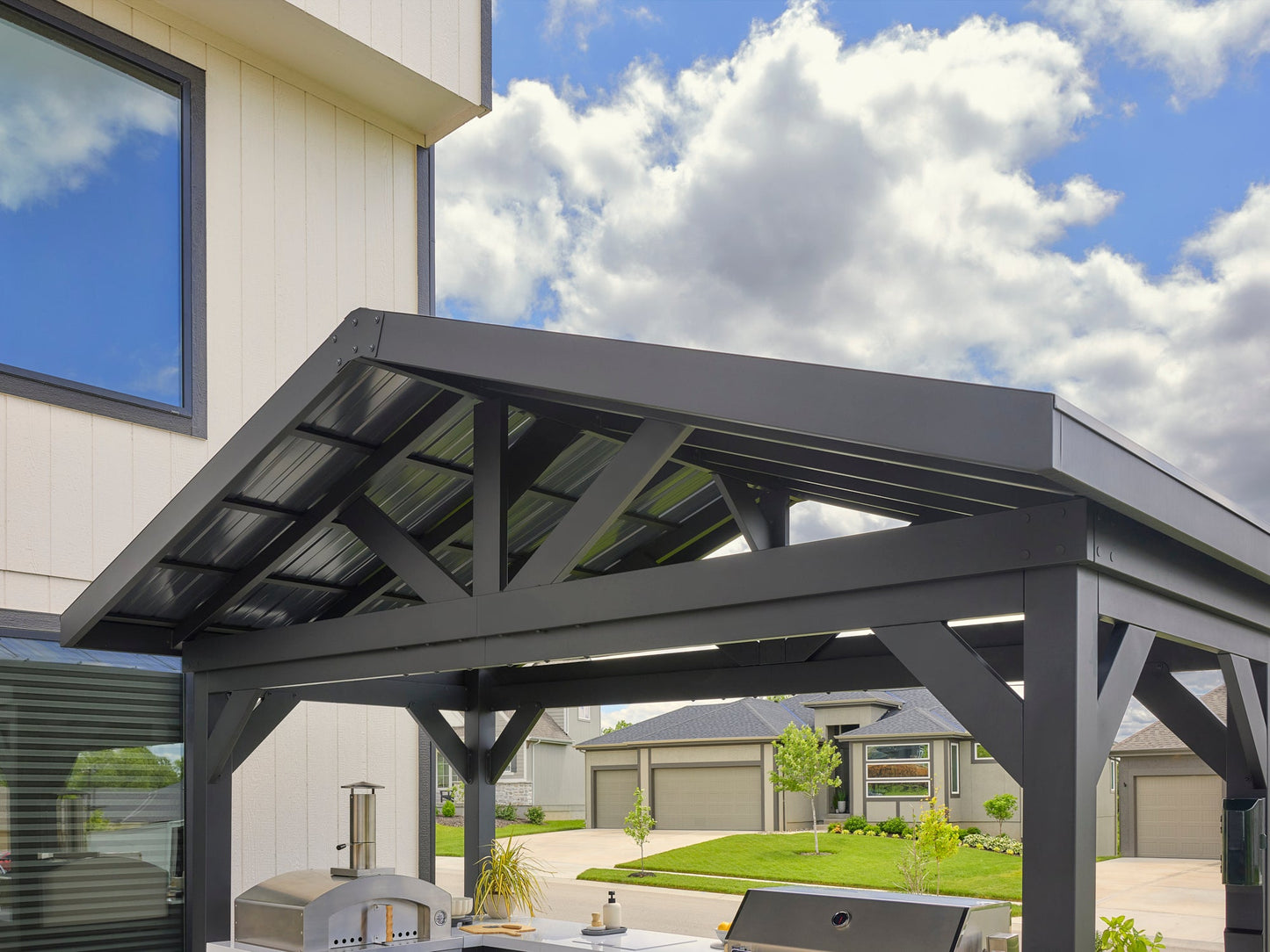 Lancaster | L-Shape Outdoor Kitchen with Built-In Griddle & Pizza Oven