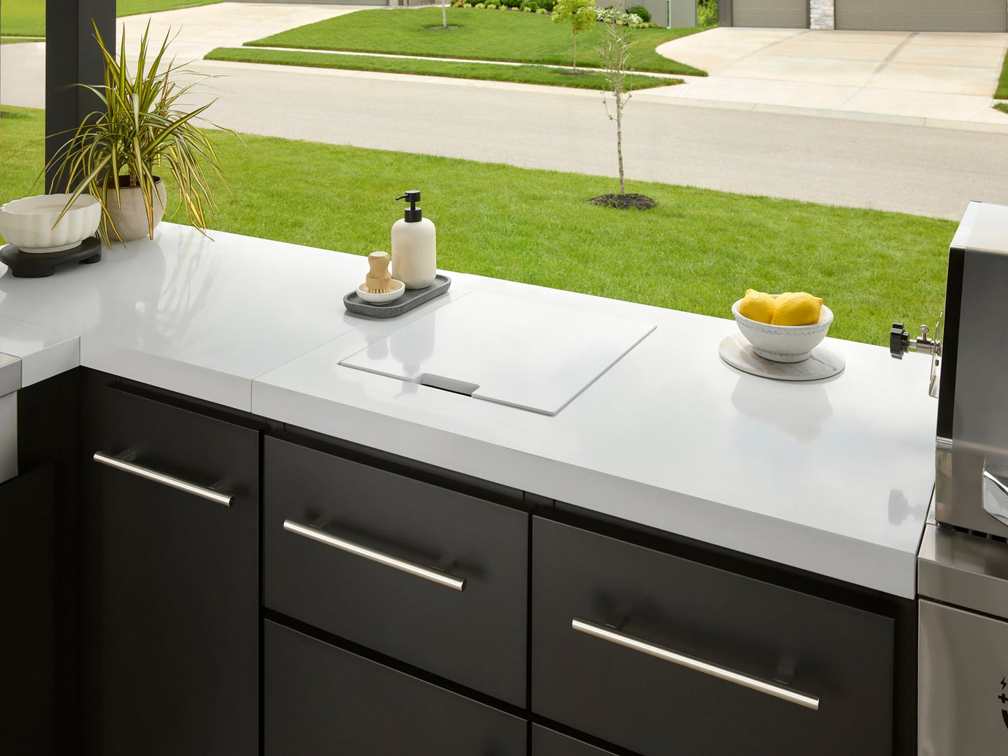 Lancaster | L-Shape Outdoor Kitchen with Built-In Grill & Griddle
