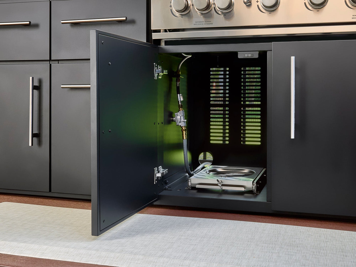 Lancaster | L-Shape Outdoor Kitchen with Built-In Grill & Griddle