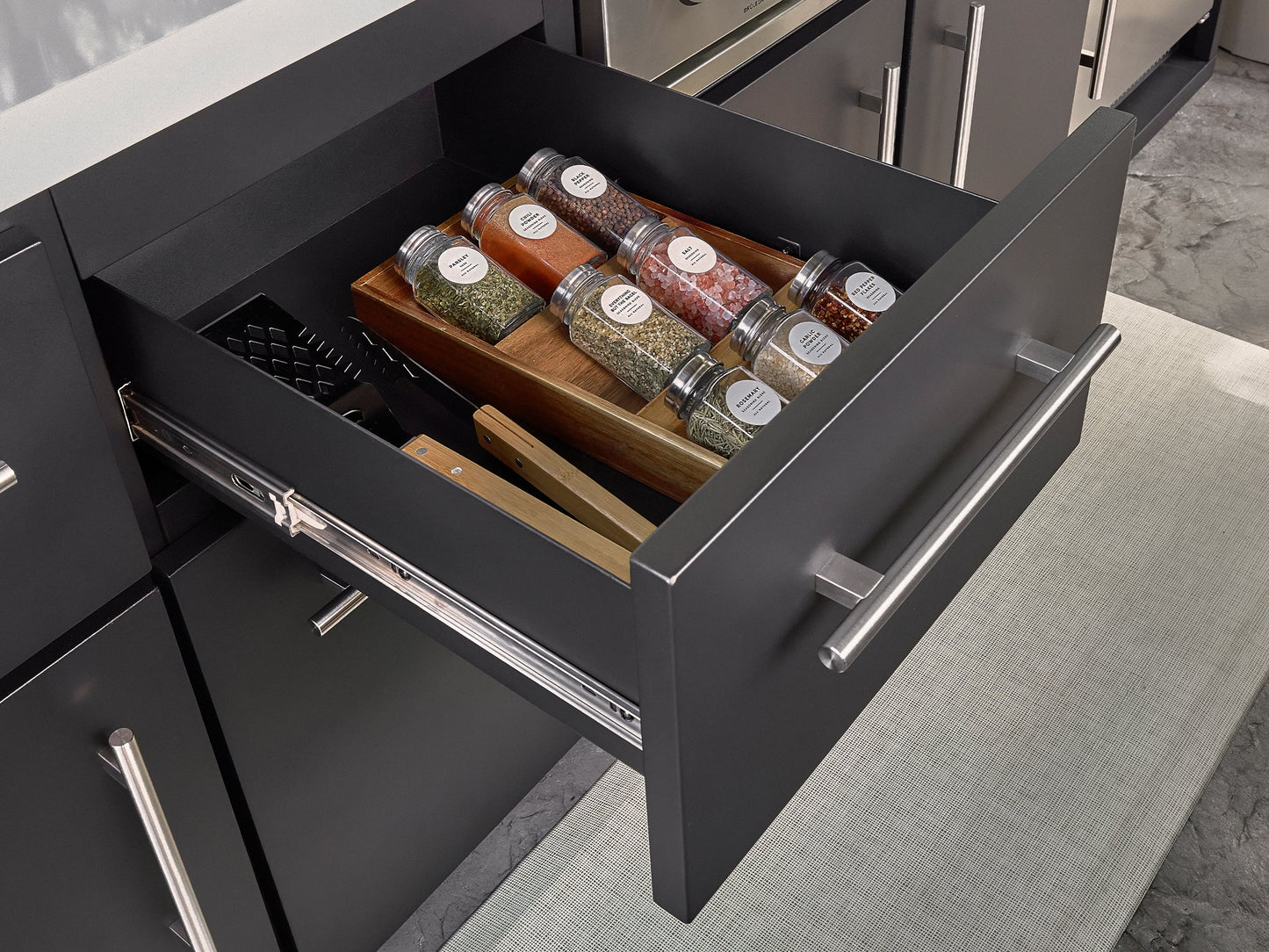 Edgemont Bay | U-Shape Outdoor Kitchen with Bar Seating, Grill & Griddle