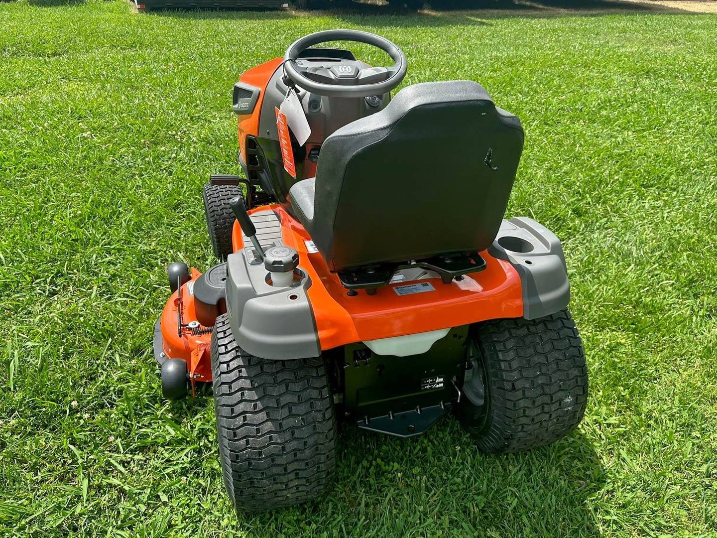 Husqvarna TS 148XK 48″ Lawn Tractor 24HP KOH (Scratch and Dent)