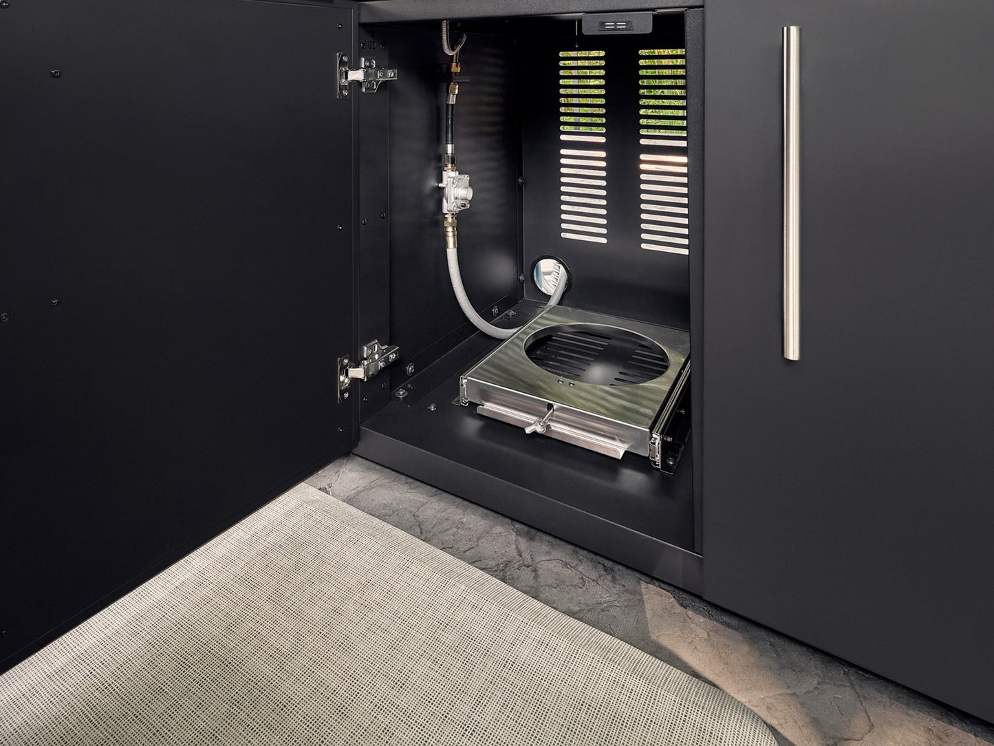 Langston | Covered Walk-In Outdoor Kitchen with Built-In Grill & Pizza Oven