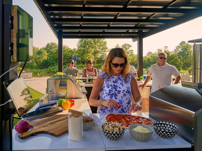 Edgemont Bay | U-Shape Outdoor Kitchen with Bar Seating, Grill & Pizza Oven